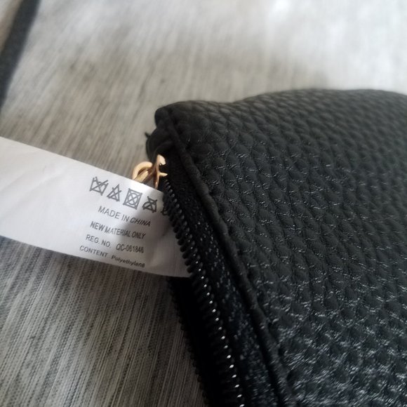 Pouch with Stripe and Tassel - Picture 4 of 4